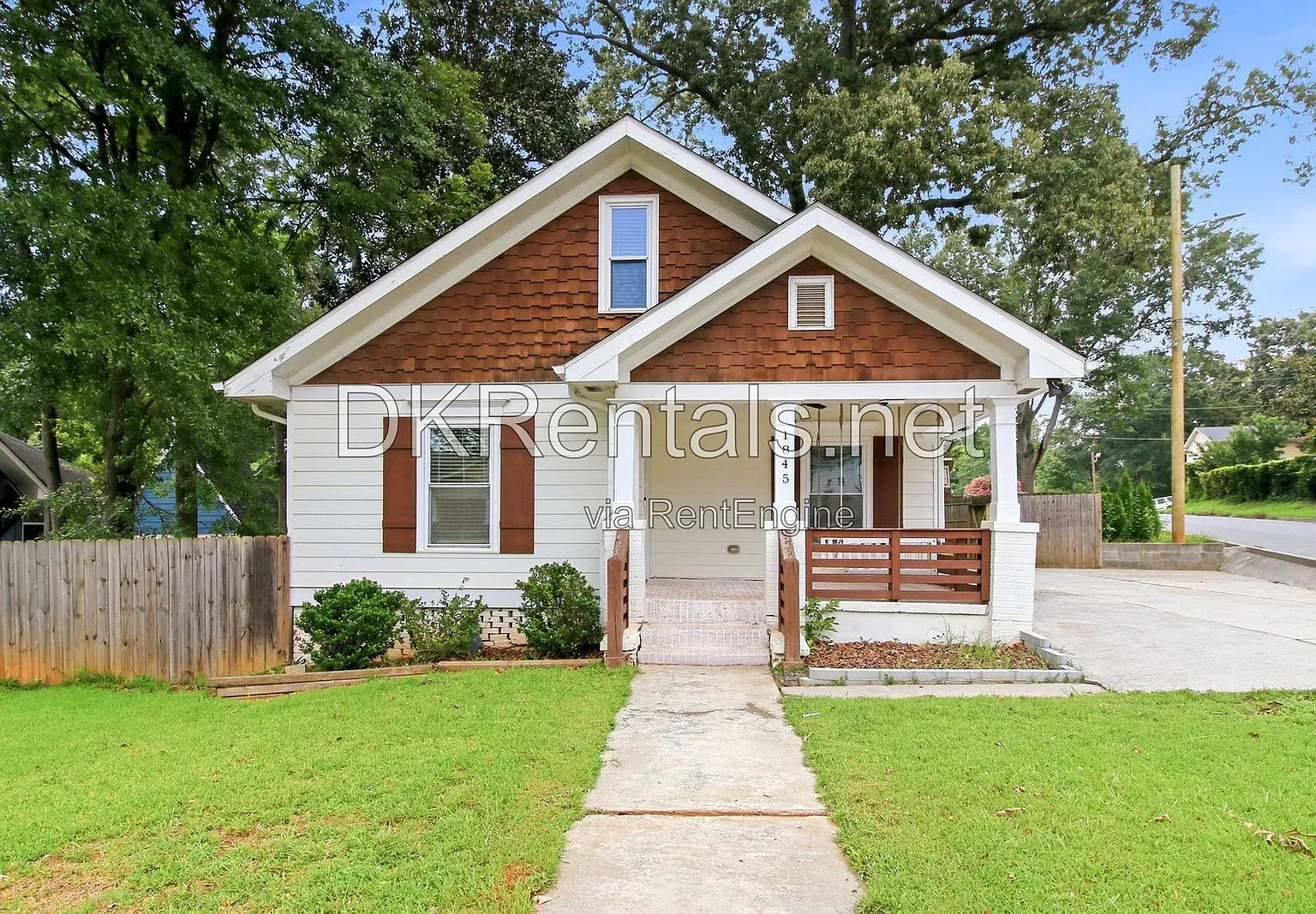 3 bed, 2.0 bath, 1581 sqft, $1,825 — Photo 2