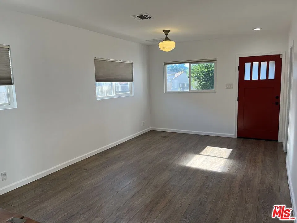 2 bed, 2.0 bath, 805 sqft, $4,000 — Photo 4