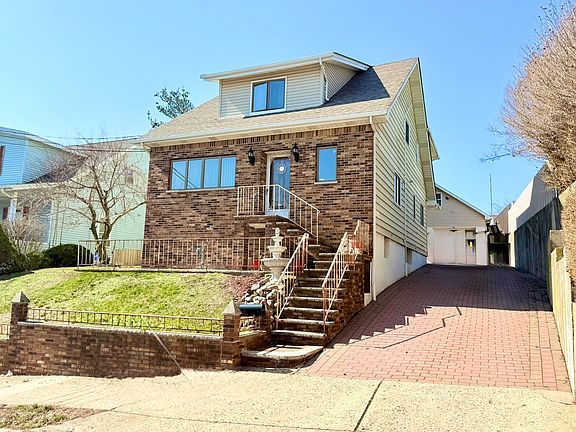 2nd image of 47 Harding Ct #1