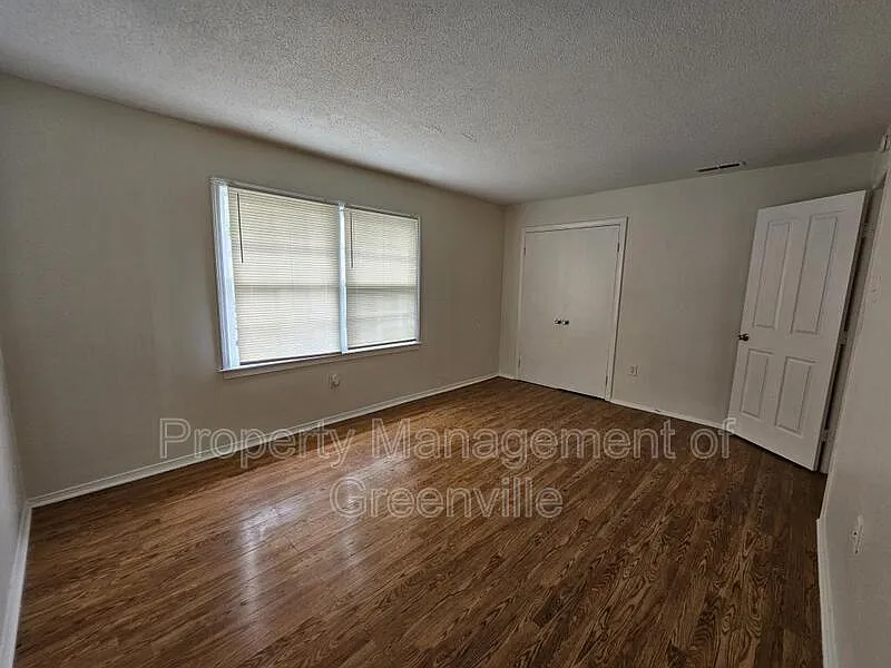 2 bed, 1.5 bath, 1040 sqft, $995 — Photo 3
