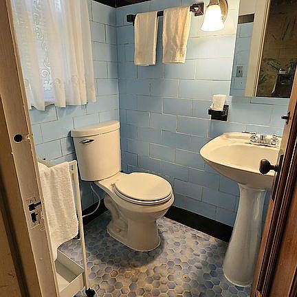 1/2 bath next to foyer