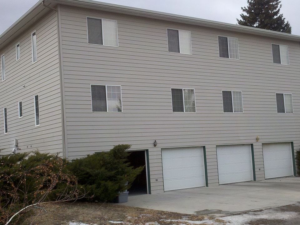Backside, tuck under garage