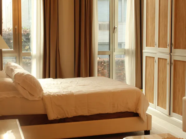 216 East 52nd Street image 3 of 8