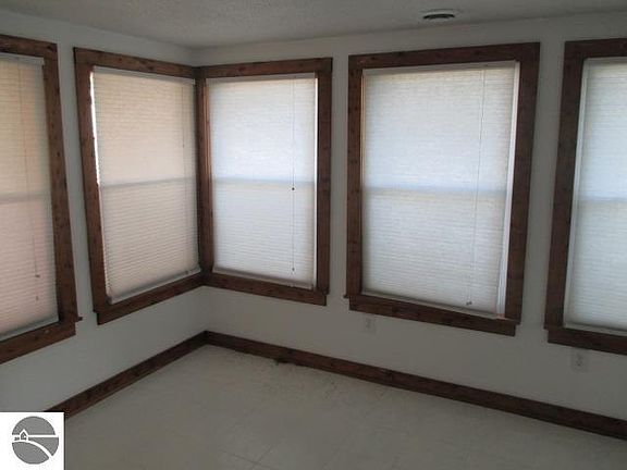 3rd image of 176 N Summerton Rd