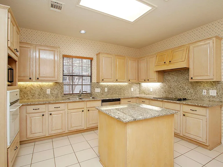 13618 Shadow Falls Ct — Photo 18