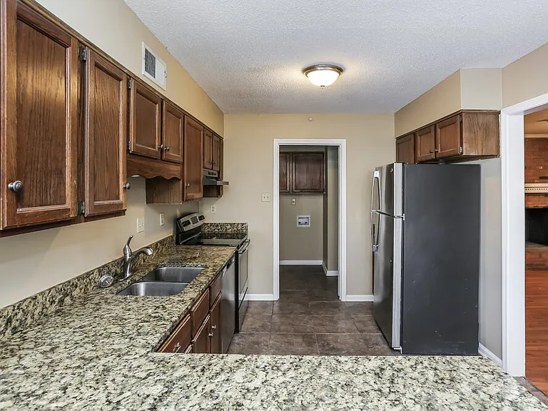 8123 Cairn Dr — Photo 8