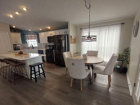 5th image of 11 N Launden Ln #246
