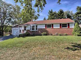27 Dulles Dr W, Camp Hill, PA 17011