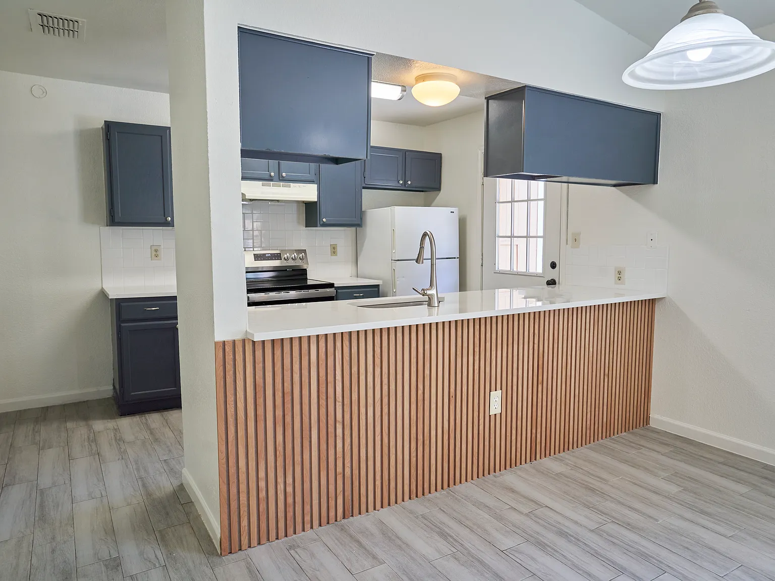 2 bed, 1.5 bath, 900 sqft, $1,250 — Photo 2