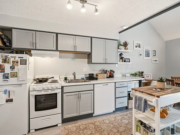 1830 W Maxwell Ave #2 — Photo 4