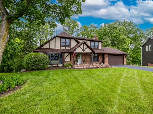 32 Black Mallard Cir, Fairport, NY 14450