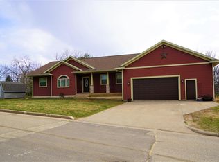 917 South St, Cashton, WI 54619