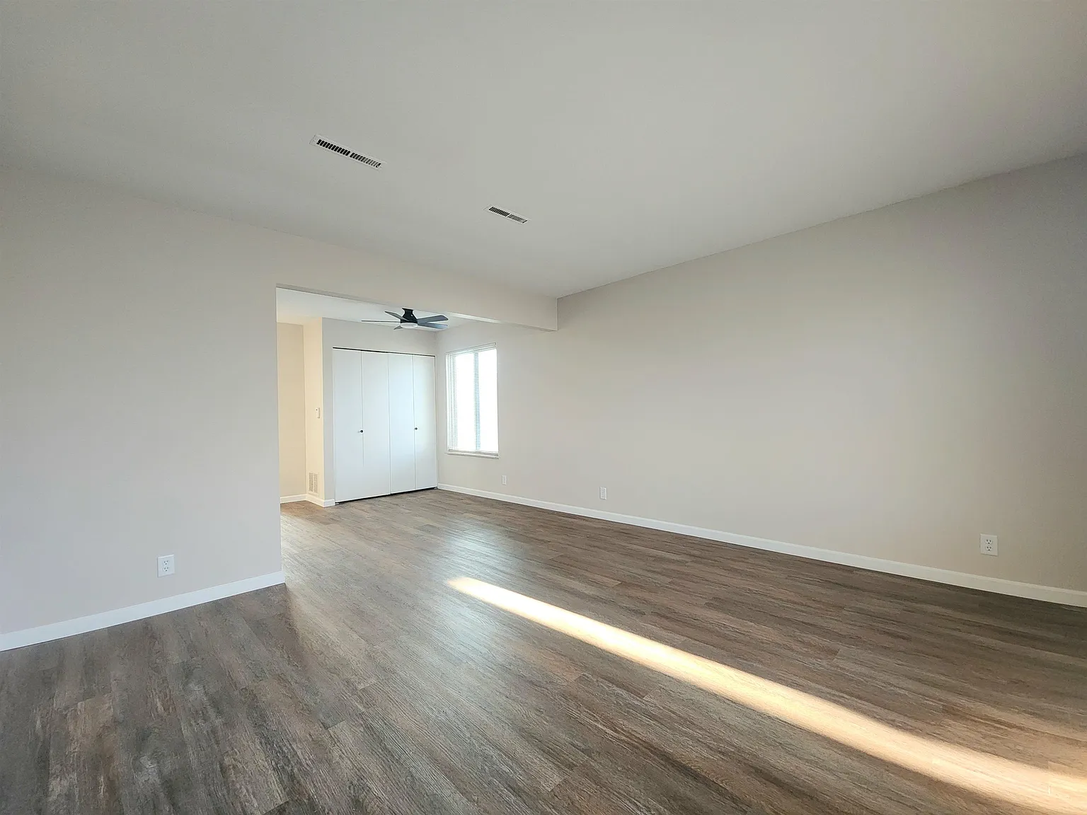 2 bed, 1.0 bath, 650 sqft, $950 — Photo 2