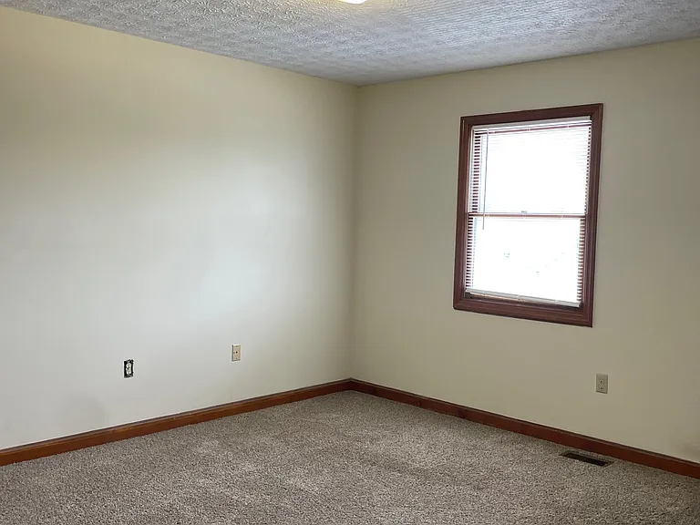 105 Mayflower Rd — Photo 14