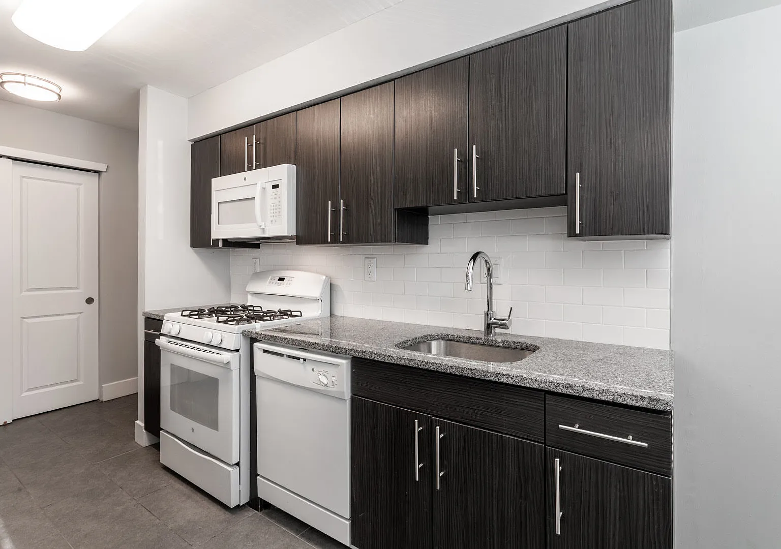 Ridge Court Apartments — Photo 1
