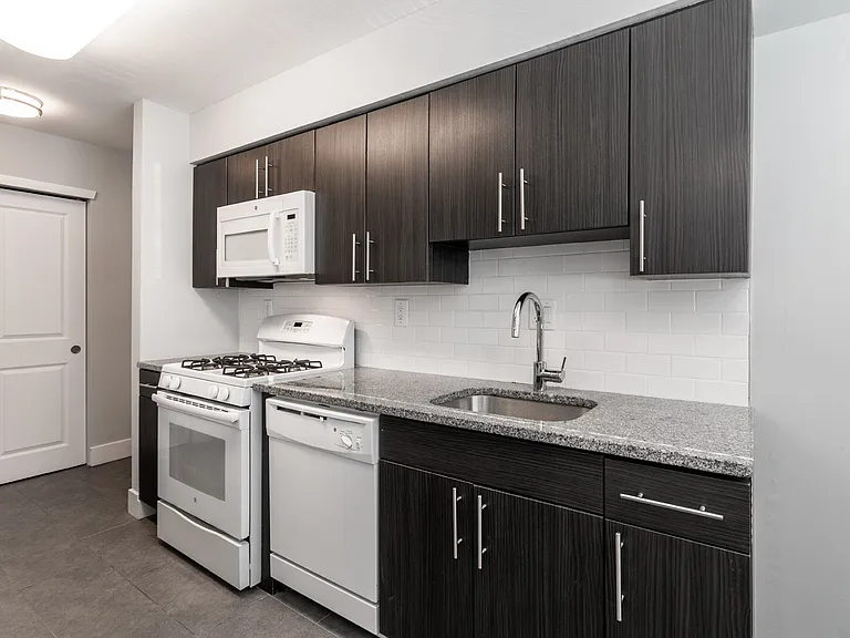 Ridge Court Apartments — Photo 1
