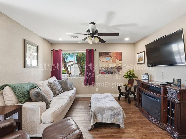 8629 W Echo Ln — Photo 7