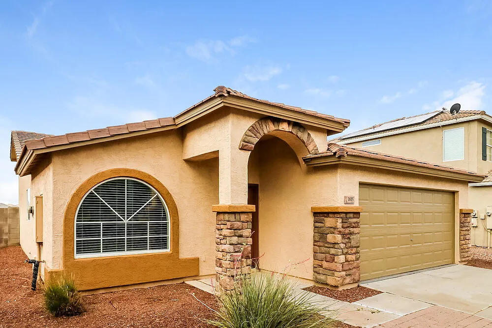 3 bed, 2.0 bath, 1349 sqft, $1,885 — Photo 3