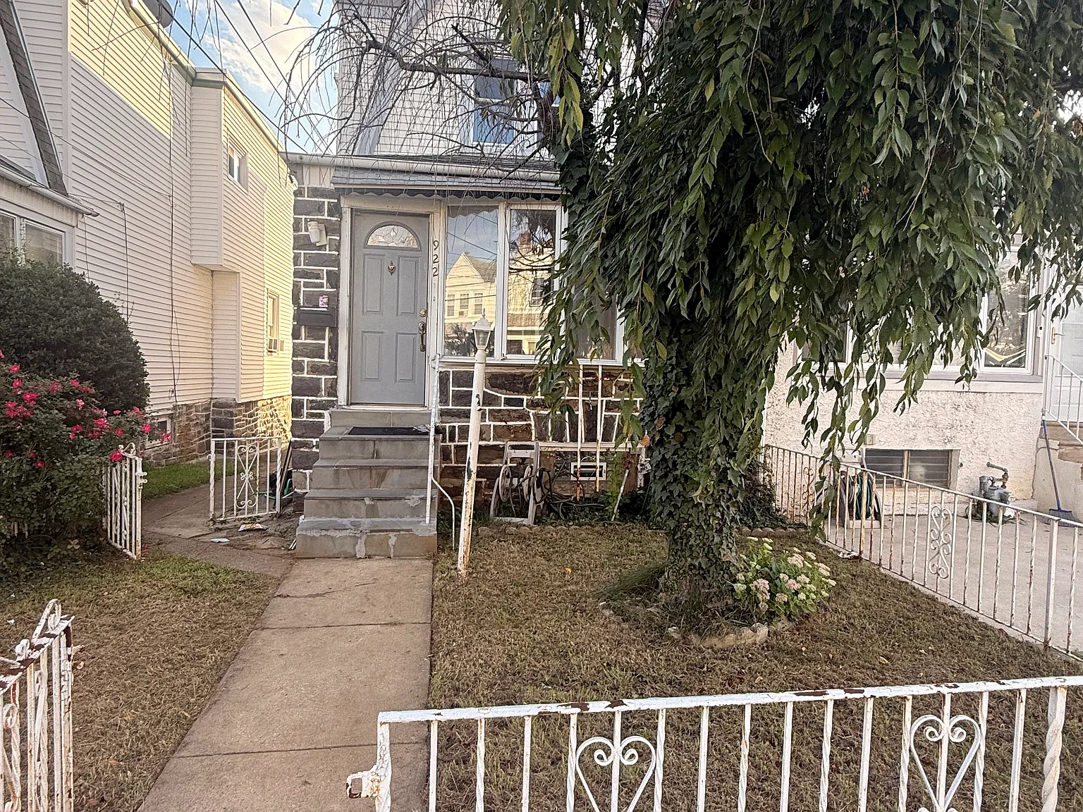 3 bed, 1276 sqft, $1,950 — Photo 2