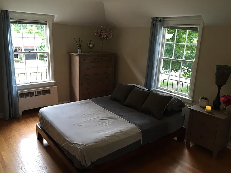 302 N Esther St — Photo 11