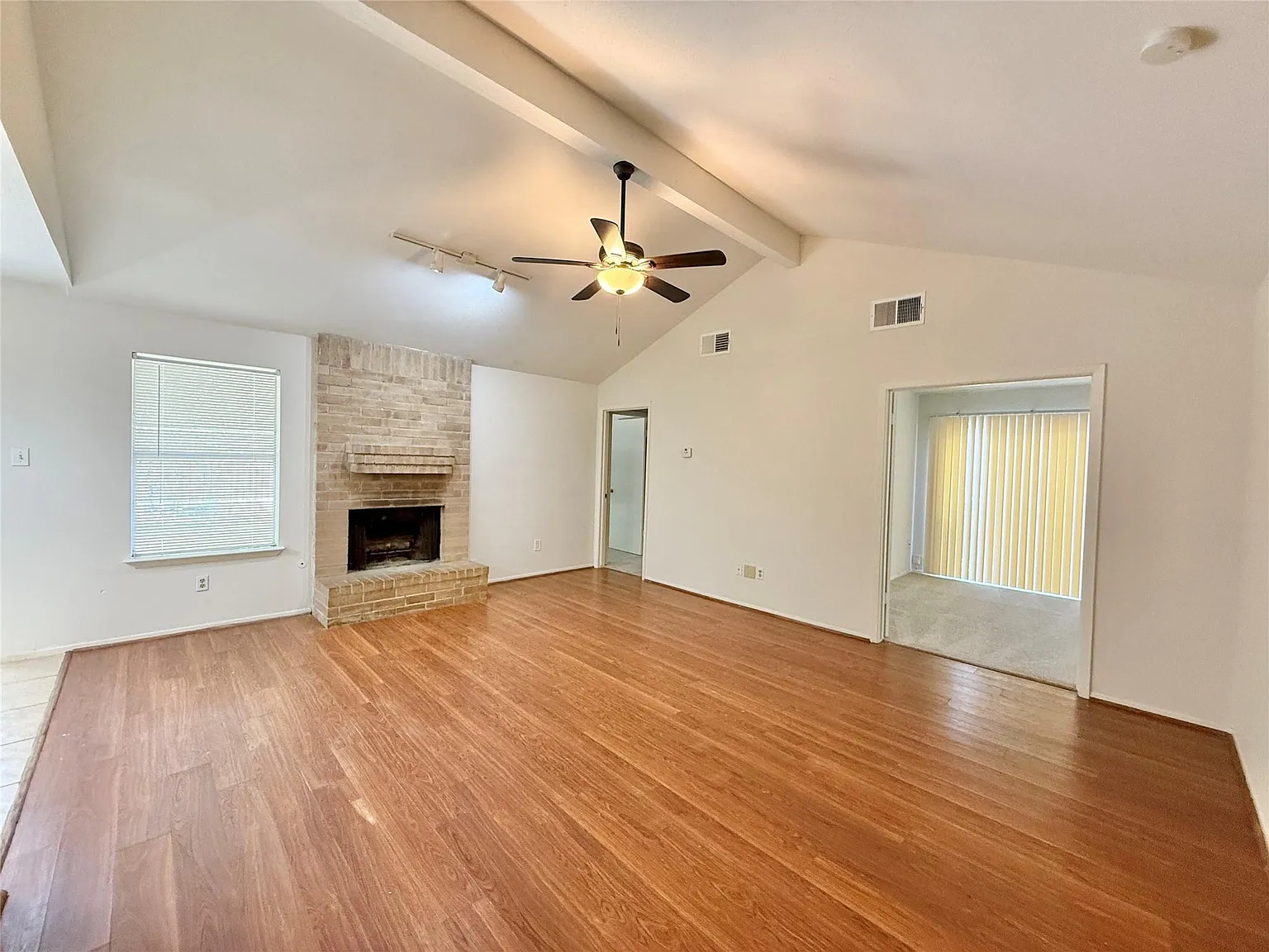 3 bed, 2.0 bath, 1480 sqft, $1,900 — Photo 4