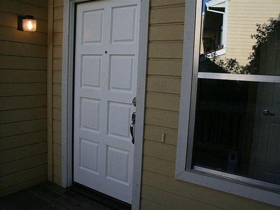2nd image of 165 Valley Oak Dr