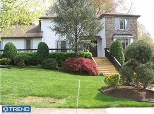 18 N Woodleigh Dr, Cherry Hill, NJ 08003