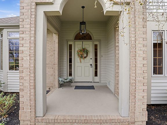 5th image of 3206 Turnberry Dr
