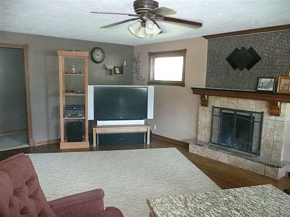 5th image of 1041 Harmony Cir SW