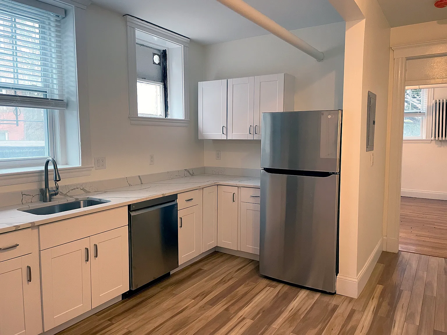 3 bed, 1100 sqft, $3,750 — Photo 2