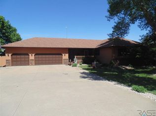 1300 N Olde Wagon Rd, Sioux Falls, SD 57110