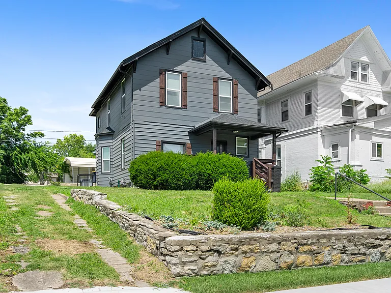 3032 Wayne Ave — Photo 2