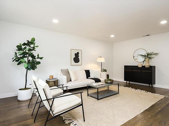 5th image of 387 Smithwood St