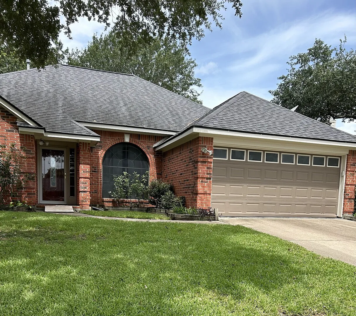 Stunning Katy Home - 2 Bedrooms 2 Offices - A Pet-Friendly Retreat wit — Photo 3