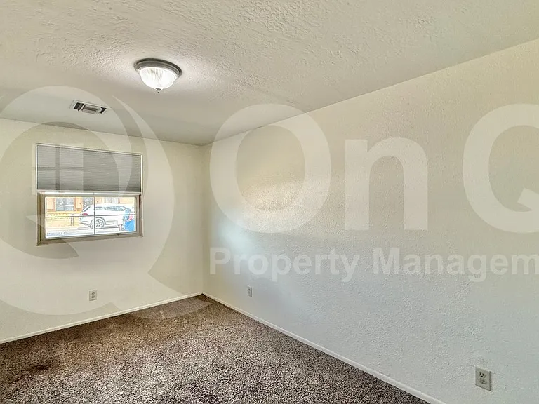 3602 N 72nd Ln — Photo 6