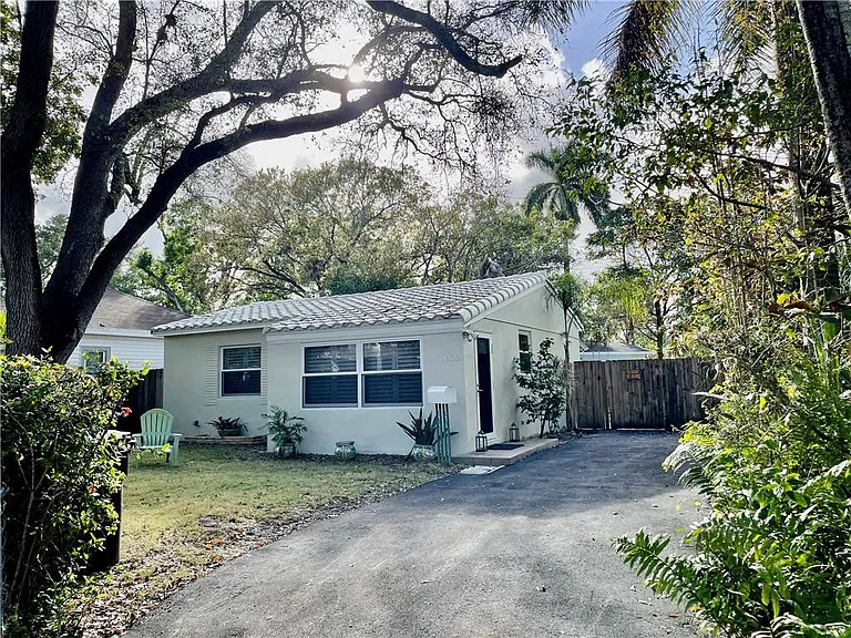 609 SW 6th Ave — Photo 1