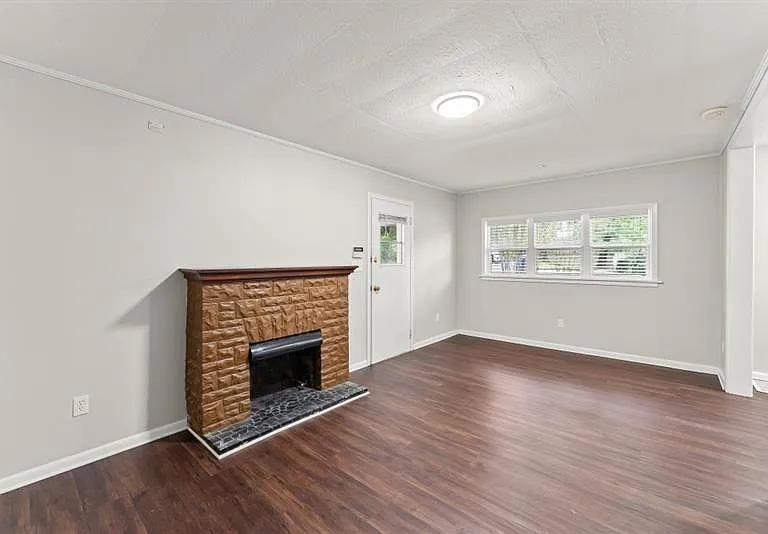 2352 Elmwood Cir SE — Photo 16