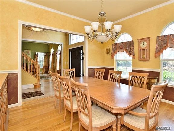 4th image of 16 Ashford Ln