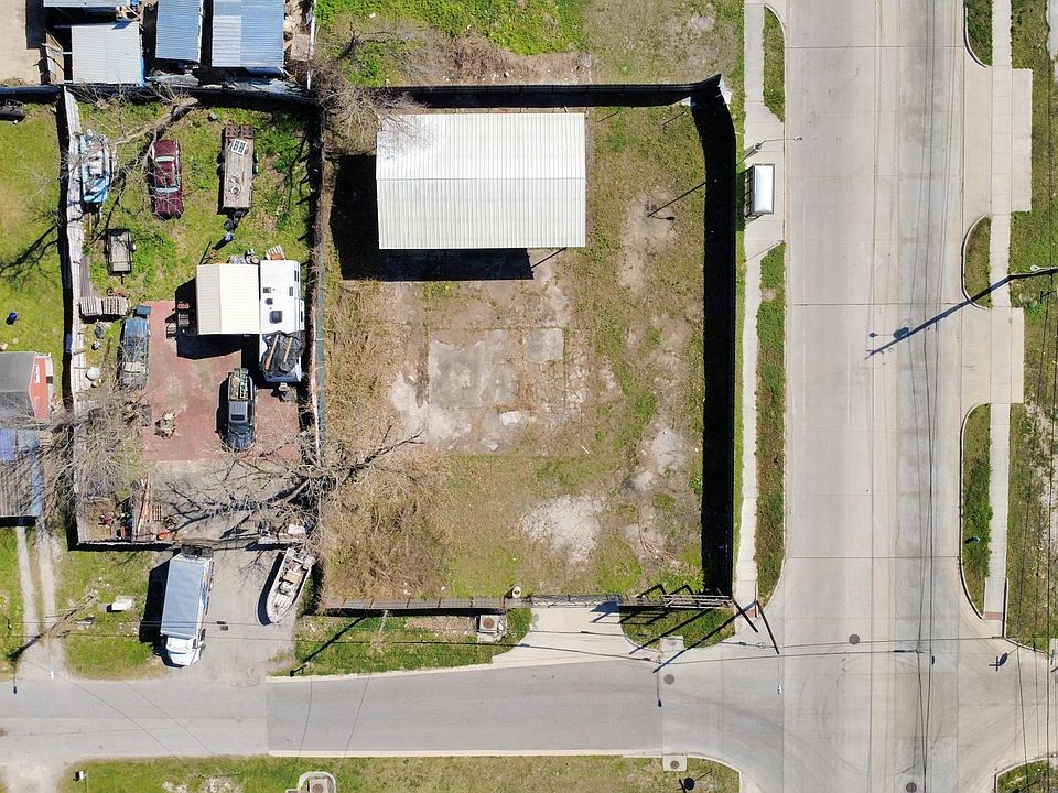 1st image of 6005 Laura Koppe Rd