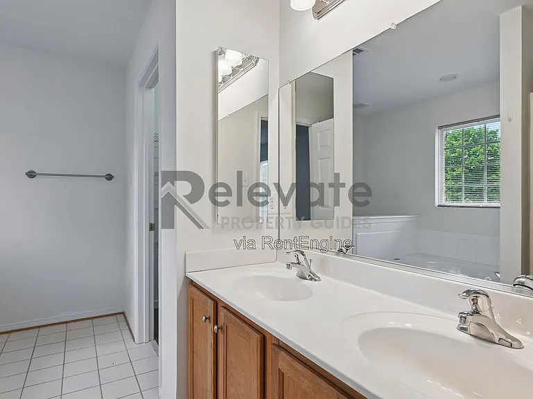 4321 Meredith Creek Dr — Photo 25