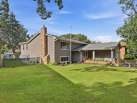 3rd image of 10974 Butternut St NW
