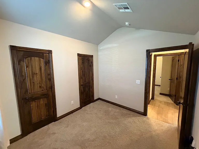 215 Tuscany Cir — Photo 21