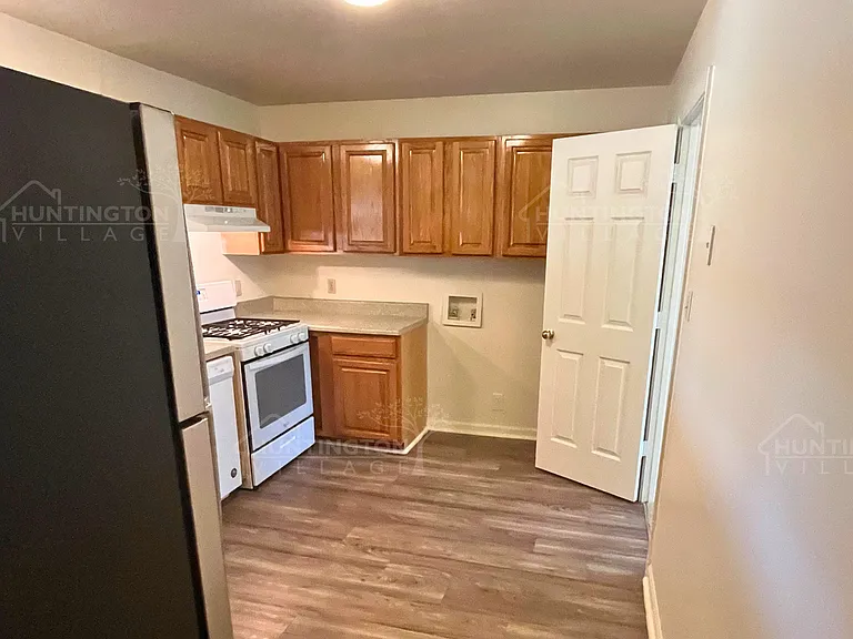 900 Olmstead St — Photo 3