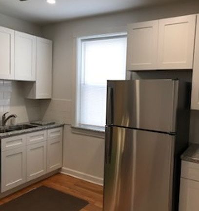 4th image of 3755 N Oakley Ave #1