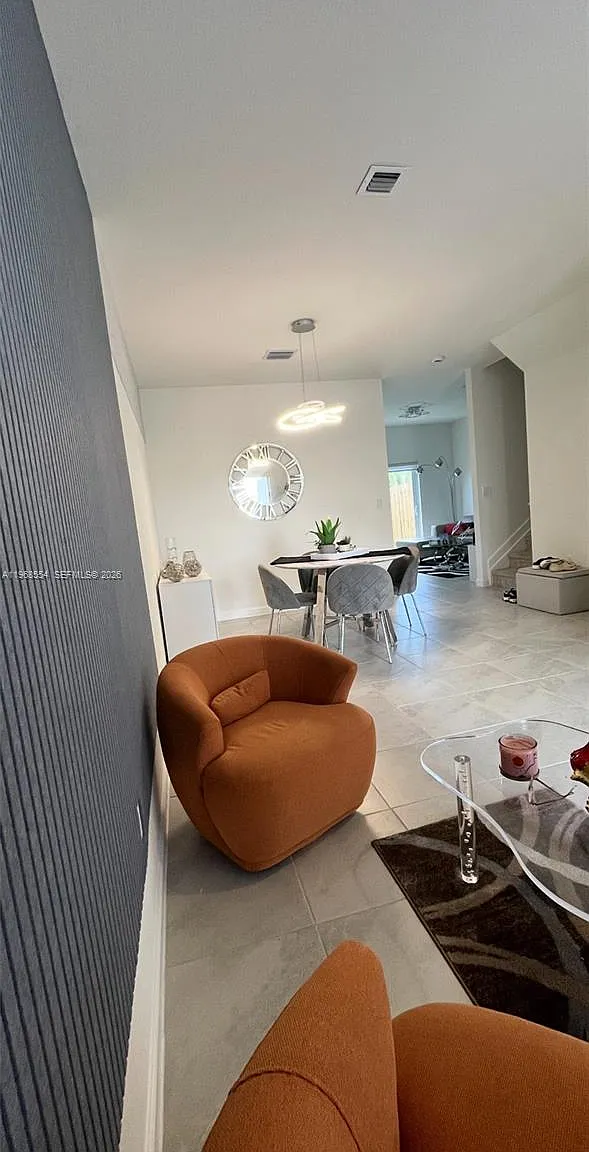 3 bed, 2.5 bath, 1410 sqft, $2,800 — Photo 3