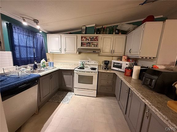 3rd image of 6437 W Scott Rd