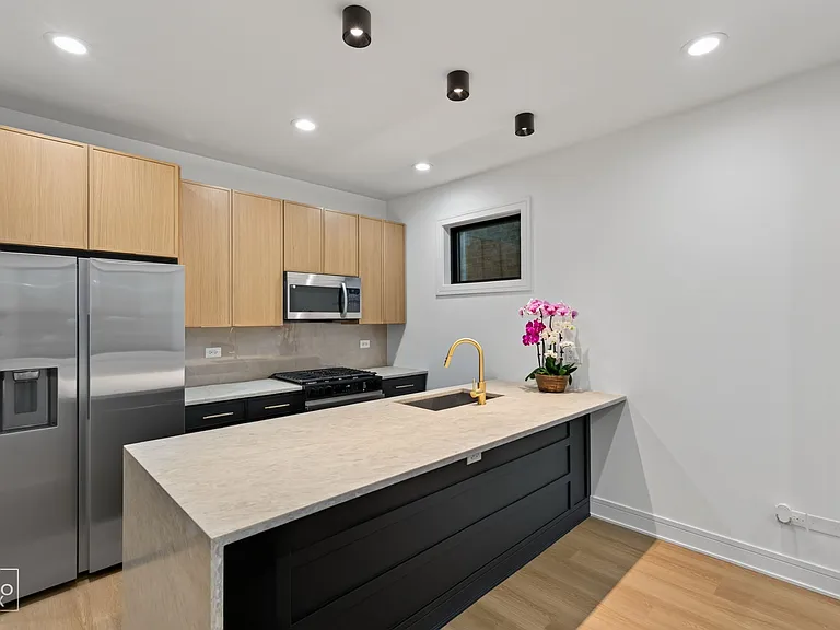 2327 S Homan Ave #2 — Photo 4