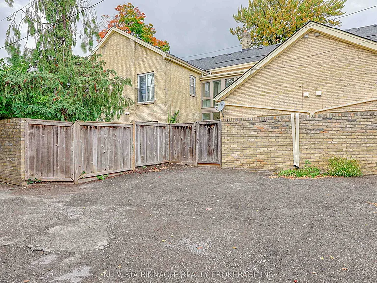 343 Princess Ave — Photo 29