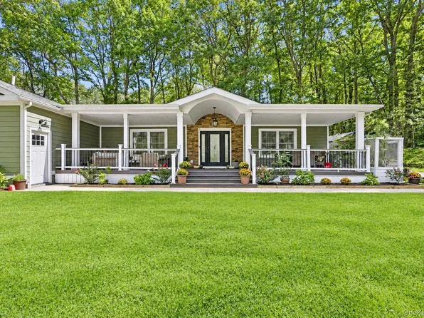 5 Cricket Hollow Road, Setauket, NY 11733