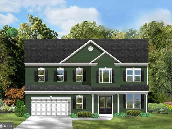 431 Sussex Dr, Falling Waters, WV 25419